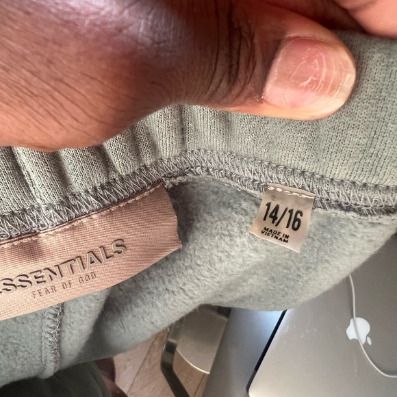 Essentials set - Picture 3 of 5